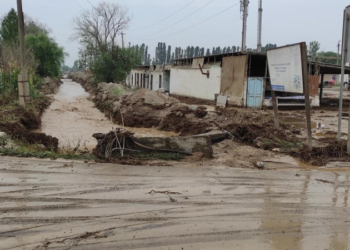 В Баткенской области эвакуировали 1,5 тыс. человек из-за прорыва дамбы