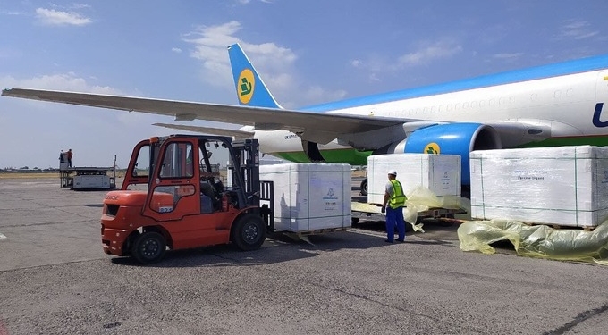 В Узбекистан сегодня доставлено еще 500 тыс. доз китайской вакцины от коронавируса