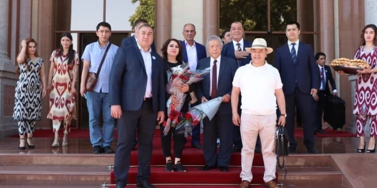 Делегация узбекских кинематографистов прибыла в Душанбе
