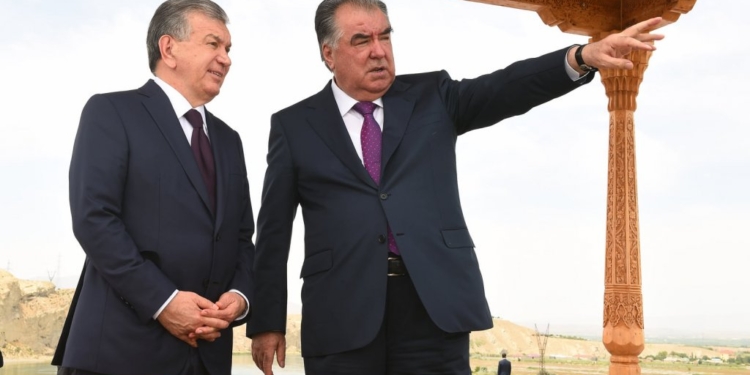 Президенты Таджикистана и Узбекистана посетили Таджикское море