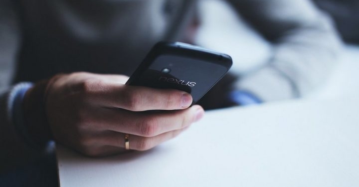 Официантка одного из ресторанов в Душанбе подозревается в краже телефона клиента