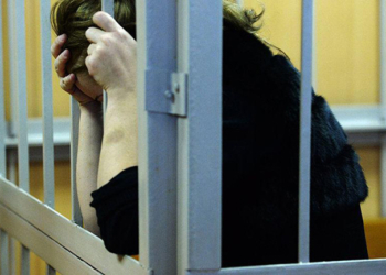 В Шахринаве невестка, убившая свекровь из-за продуктов, приговорена к 9 годам