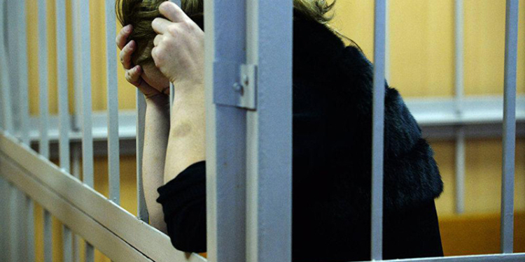В Шахринаве невестка, убившая свекровь из-за продуктов, приговорена к 9 годам
