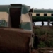 По меньшей мере 30 человек погибли в результате крушения поезда в Пакистане
