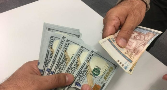 В Турсунзаде двое торговцев осуждены за незаконную сделку с валютой