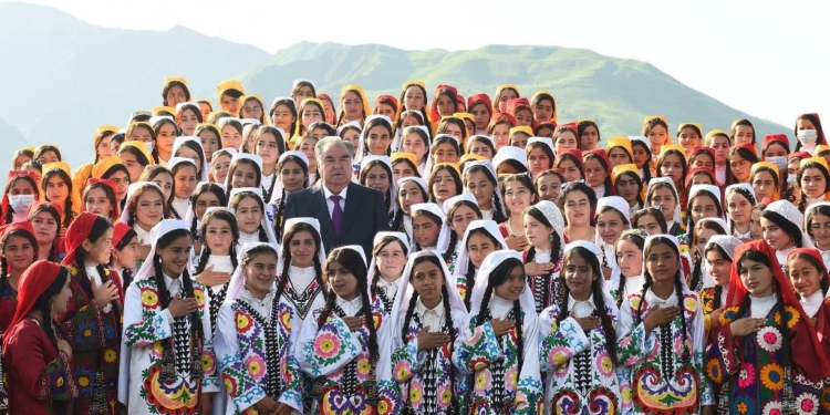 Как в Нурабаде президента встречали