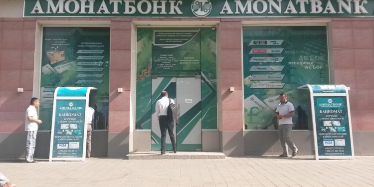 В «Амонатбанке» объяснили причины отсутствия денег в некоторых банкоматах