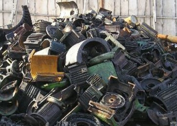 Два сотрудника алюминиевого завода подозреваются в краже 11 тонн металлолома
