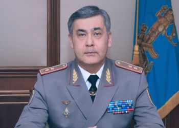 Глава Минобороны Казахстана подал в отставку. Президент принял
