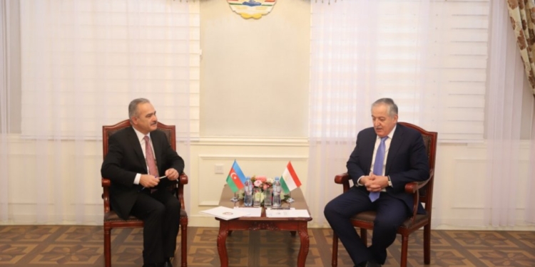 Глава МИД Таджикистана принял нового посла Азербайджана