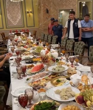Сыновья Жапарова и Ташиева позавтракали с Хабибом Нурмагомедовым