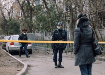 В Алматы мужчина устроил стрельбу, погибли 5 человек
