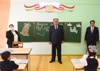 Эмомали Рахмон открыл в Душанбе новые школы