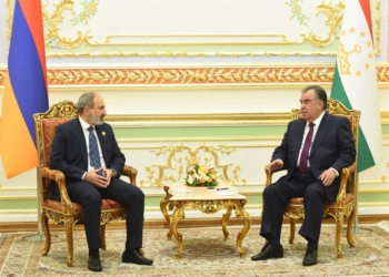 Президент Таджикистана встретился с премьер-министром Армении