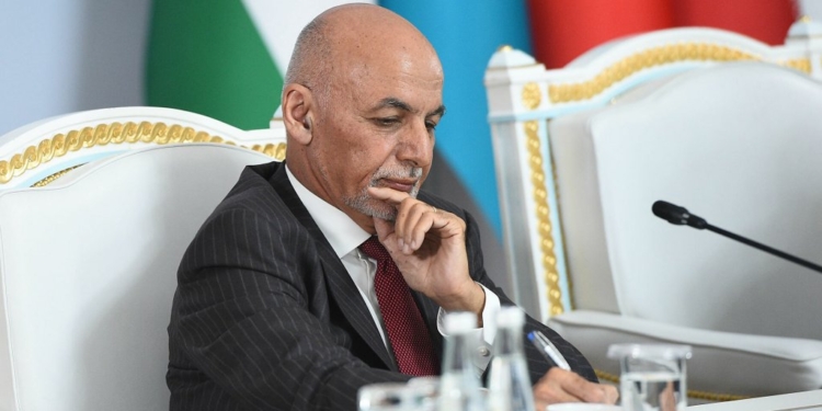 Экс-президент Афганистана попросил прощения у народа