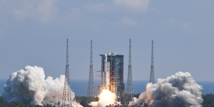 Китай запустил грузовой космический корабль «Тяньчжоу-3»