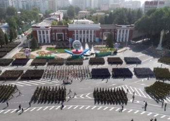 Военный парад в Душанбе прошел с участием 30 тыс. офицеров и солдат