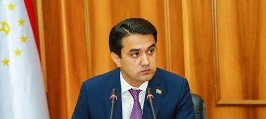 Рустам Эмомали поощрил учителей столичных школ