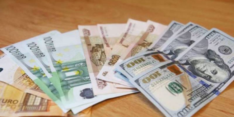 В Таджикистане евро и рубль укрепились, а доллар немного «сдал»
