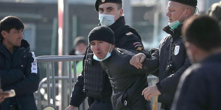 Как против трудовых мигрантов фабрикуют статьи по особо тяжким делам, — расследование «Новой газеты»