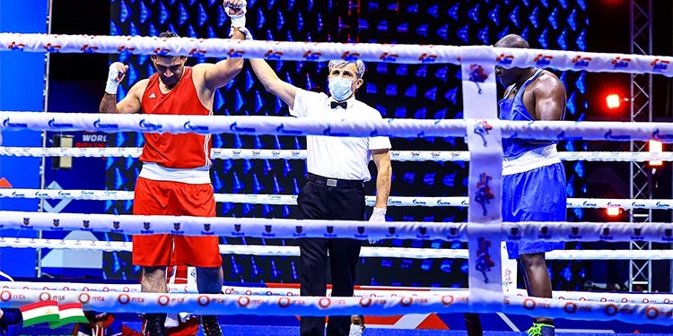 Джахон Курбонов выиграл свой первый бой на чемпионате мира по боксу в Белграде