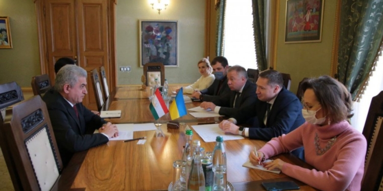 Вопросы укрепления сотрудничества между регионами Таджикистана и Украины обсуждены во Львове