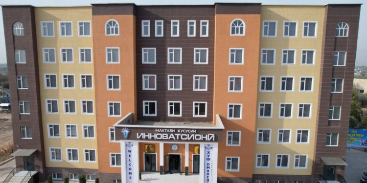 Эмомали Рахмон открыл в Бохтаре инновационную школу и другие объекты