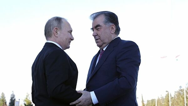 Эмомали Рахмон поздравил Владимира путина с днем рождения