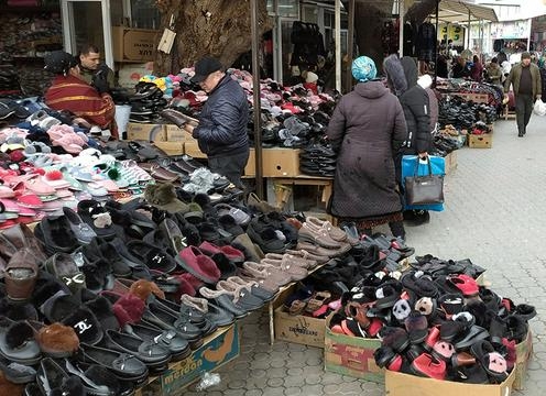 Торговец рынка «Корвон» «потерял» целый мешок обуви