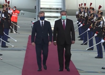 Как Эмомали Рахмона в Париже встречали (видео)