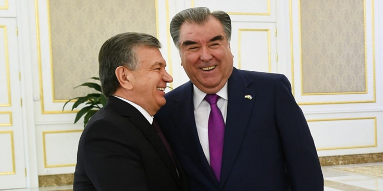 Эмомали Рахмон поздравил Шавката Мирзиёева с победой на выборах президента Узбекистана