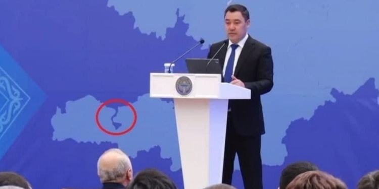 Жапаров выступил на фоне карты, где Ворух изображен не анклавом, что стало причиной скандала