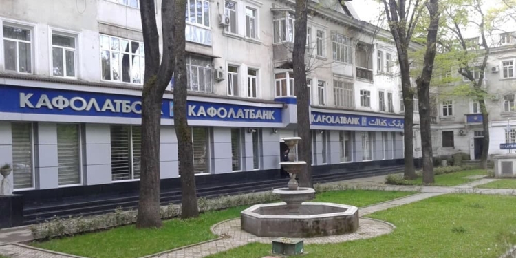 В Душанбе начались выплаты вкладчикам ликвидированного «Кафолатбонка»
