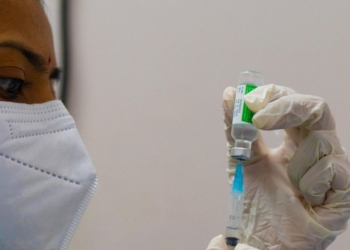 ВОЗ рекомендовала к применению в экстренных ситуациях восьмую вакцину от COVID-19