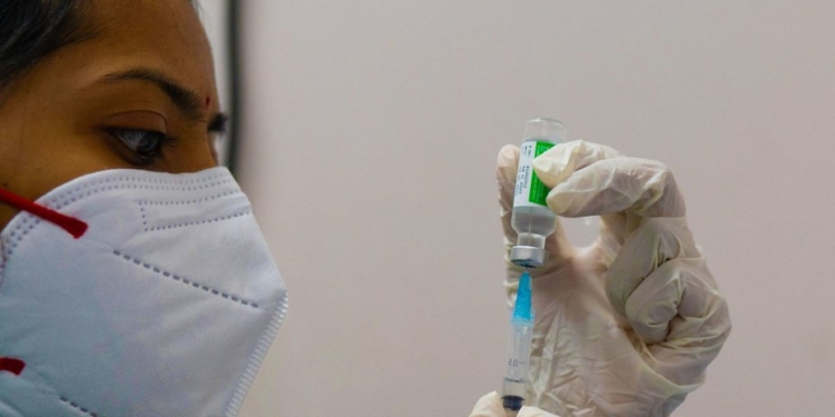 ВОЗ рекомендовала к применению в экстренных ситуациях восьмую вакцину от COVID-19