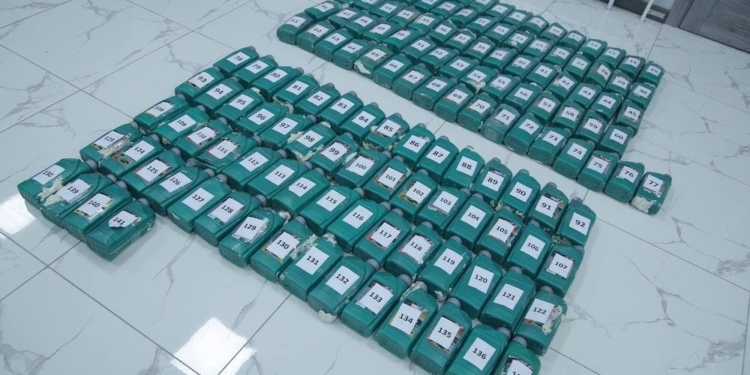 В фуре, въехавшей в Узбекистан из Таджикистана, обнаружили около 156 кг наркотиков