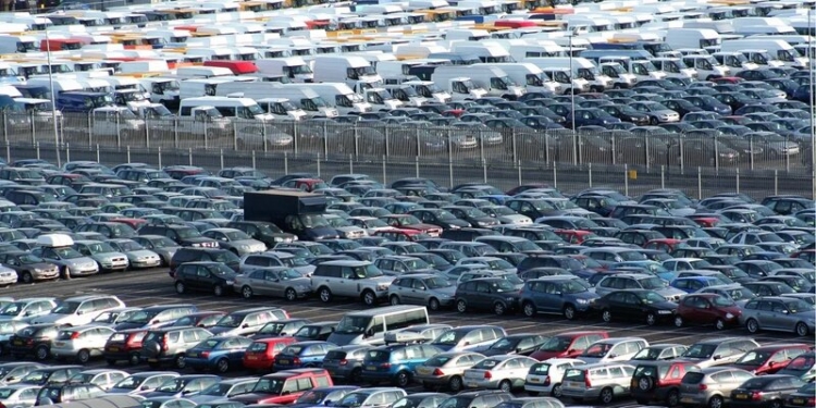 В октябре продажи пассажирских автомобилей в Китае сократились на 13,9%