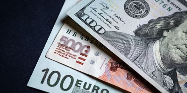 В Таджикистане продолжаются валютные колебания