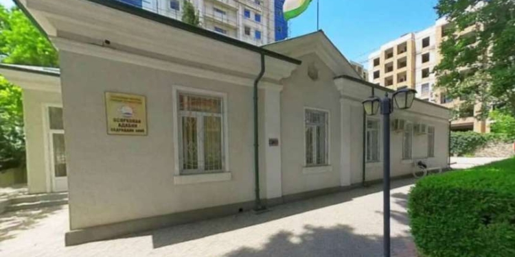 Рустам Эмомали поручил не трогать Дом-музей Садриддина Айни