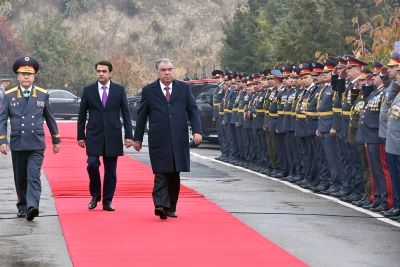 Эмомали Рахмон призвал милиционеров не терять политической бдительности