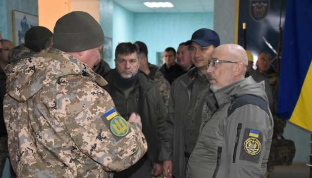 Глава Минобороны: Мы выйдем на международно признанные границы Украины в Крыму и на Донбассе
