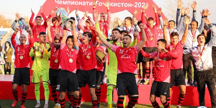 «Истиклол» получил  кубок за победу в Coca-Cola-чемпионате Таджикистана-2021