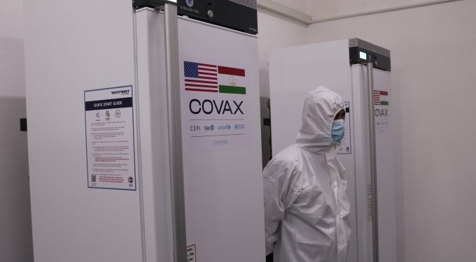 Таджикистан получил еще около 370 тыс. вакцин против коронавируса