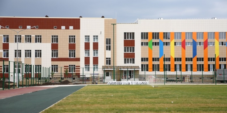 В Таджикистане с начала года сданы в эксплуатацию 80 школ и медучреждений