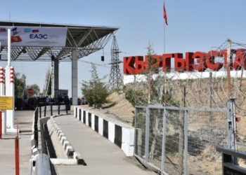 Троих задержанных в Таджикистане кыргызстанцев вернули на родину