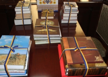 Посольство Украины  передало в дар Национальной библиотеке партию книг (Видео)