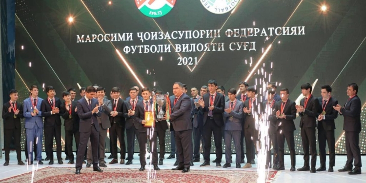 Футболисты «Худжанда» получили серебряные медали чемпионата Таджикистана-2021