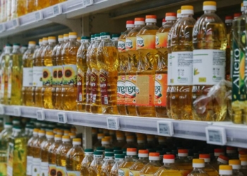 Предприниматель, открыв магазин, не досчитался 54 бутылок масла