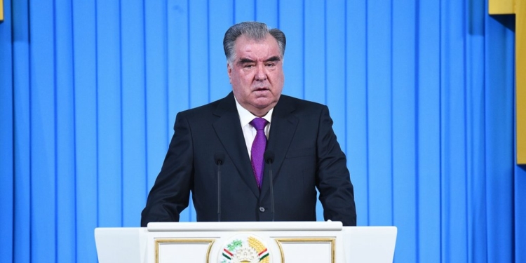 Президент анонсировал повышение пенсий, пособий и зарплат