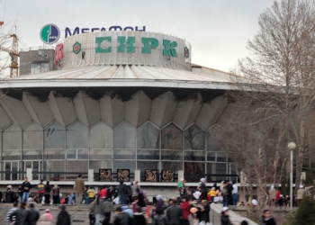 2,5 тыс. участников новогоднего представления в Госцирке получили подарки от мэра Душанбе